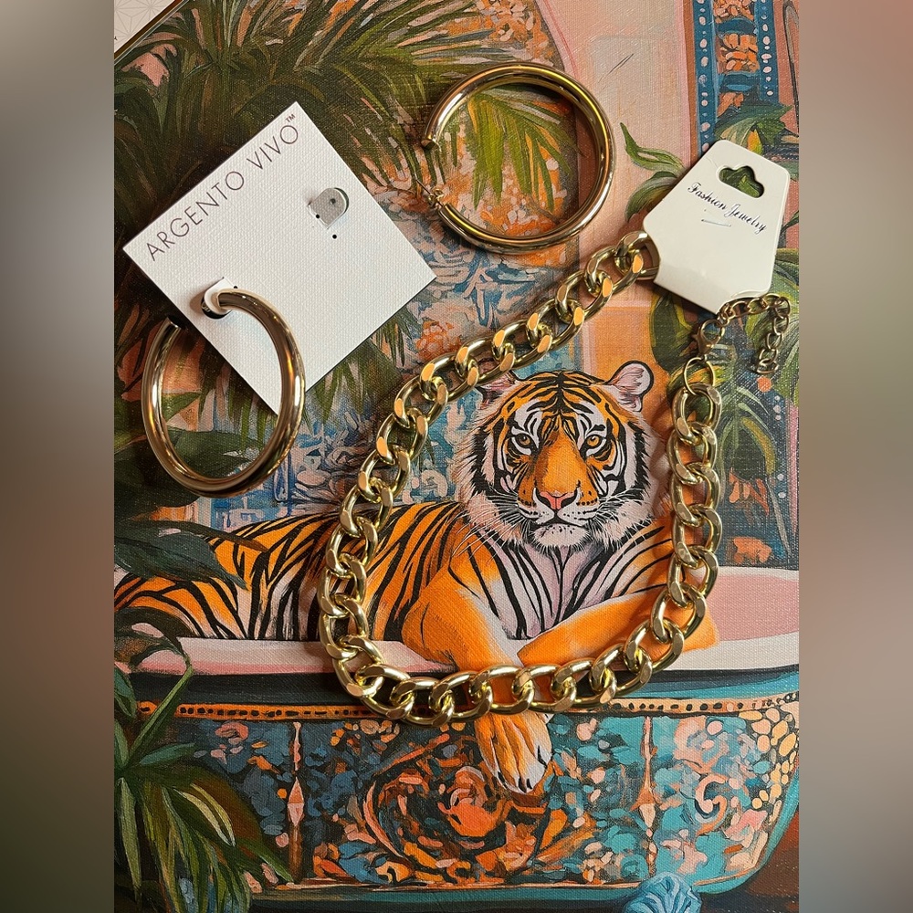 Stylish Gold Hoop Earrings and Chain Necklace Set ✨🤩